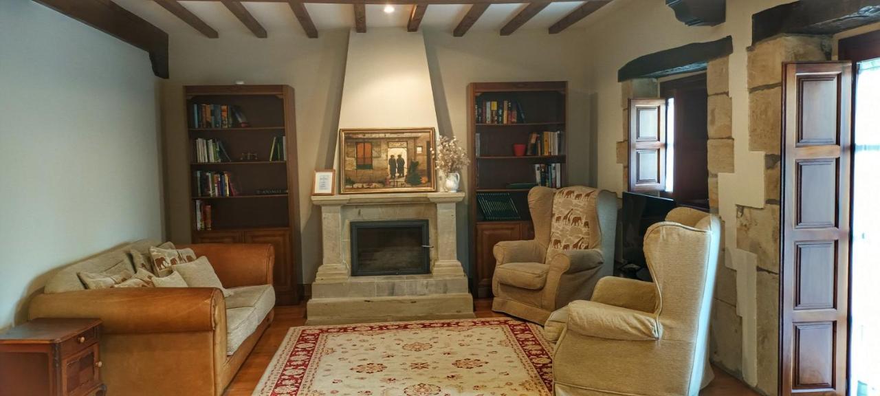 Palacion De Santillana Apartment